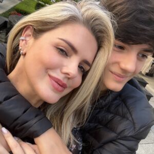 Mari Alexandre Instagram - “Meu coração anda fora do peito há 17 anos. Feliz vida,meu filho.!”

Você é luz!
Você é o amor da minha vida!
Você é o meu maior presente!
Você é coragem,personalidade e caráter.
Você é minha é minha maior conquista!
Feliz aniversário amor da minha vida!!!
Deus abençõe e proteja seus passos por onde passar.
“Te amo infinito e além.!”
@zaionalexandreoficial