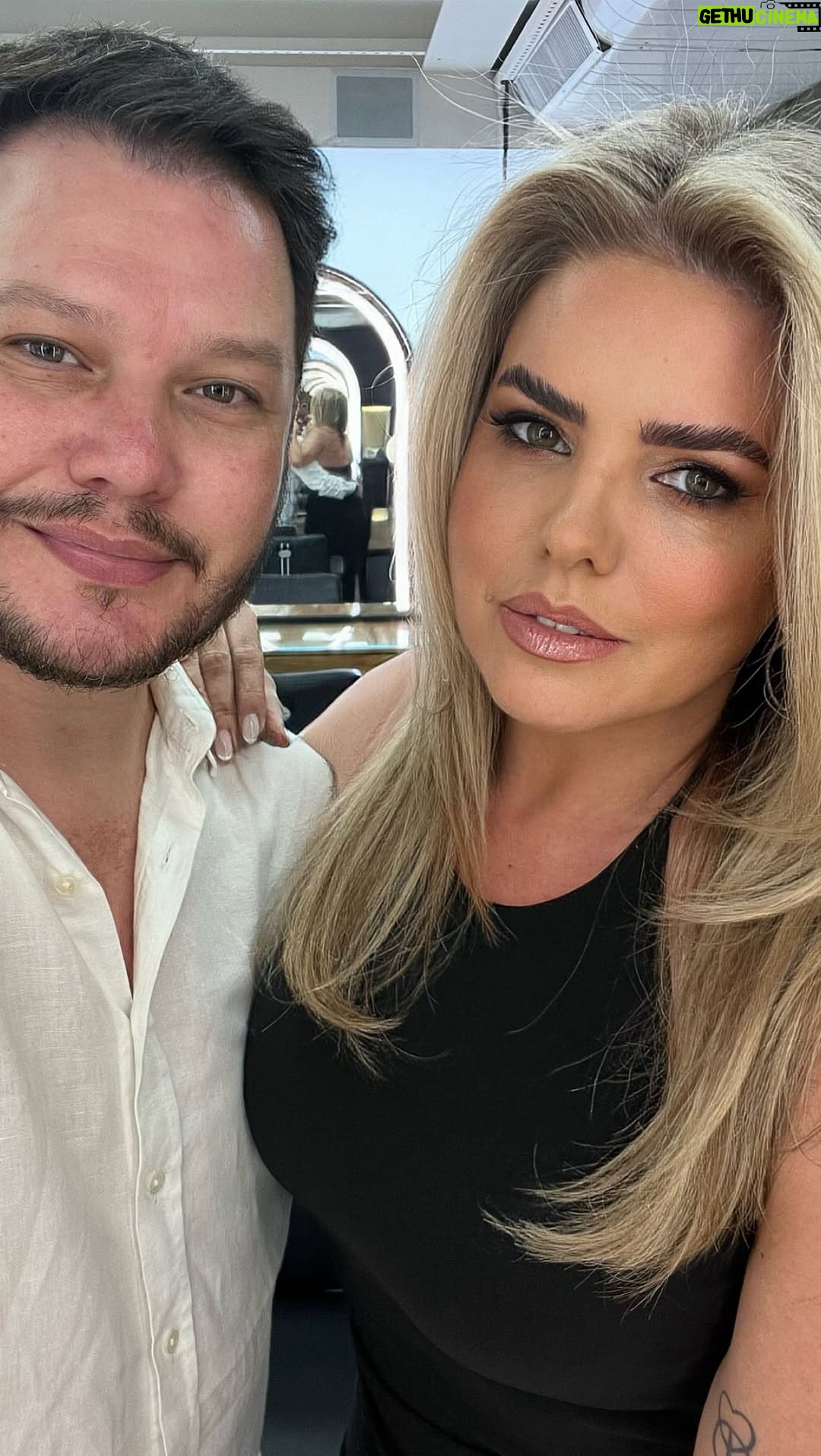 Mari Alexandre - 3.2K Likes - Dia de Beleza com @mari_alexandre10 🩵 
.
.
.
Brow Lamination, tintura de sobrancelhas e makeup
#wildsonlopes 
Hair @marcoscintra_ 
Video maker @jjoanaluiza 
@theartsalon_ 
#makeupbywil