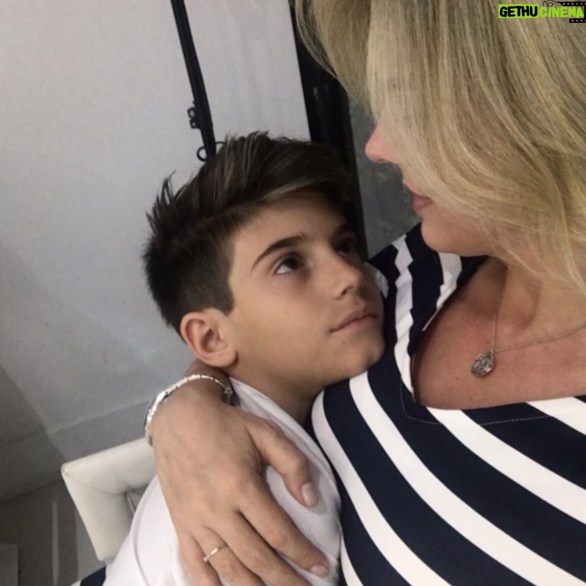 Mari Alexandre - 48K Likes - “Meu coração anda fora do peito há 17 anos. Feliz vida,meu filho.!”

Você é luz!
Você é o amor da minha vida!
Você é o meu maior presente!
Você é coragem,personalidade e caráter.
Você é minha é minha maior conquista!
Feliz aniversário amor da minha vida!!!
Deus abençõe e proteja seus passos por onde passar.
“Te amo infinito e além.!”
@zaionalexandreoficial