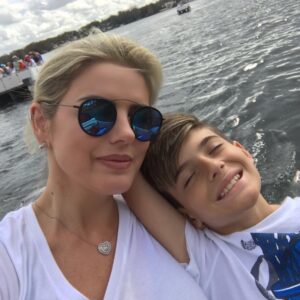 Mari Alexandre Instagram - “Meu coração anda fora do peito há 17 anos. Feliz vida,meu filho.!”

Você é luz!
Você é o amor da minha vida!
Você é o meu maior presente!
Você é coragem,personalidade e caráter.
Você é minha é minha maior conquista!
Feliz aniversário amor da minha vida!!!
Deus abençõe e proteja seus passos por onde passar.
“Te amo infinito e além.!”
@zaionalexandreoficial