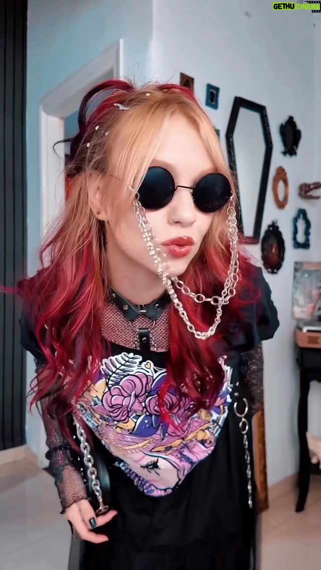 MariMoon - 7.5K Likes - Lookinho para o @lollapaloozabr aprovado??? Estou indo com a coleção incrível da @marimoon   @lojareversa : camiseta💗bota 💗saia 💗 a saiona não é da coleção, mas é da reversa tbm ok??? Use meu cupão: AGGYMOON💗

QUEM EU ENCONTRO HOJE PRA GENTE GEMER AO SOM DE DEFTONES????? Aaaaaaaaaaaaaa

#marimoon #reversa #lookinspiracao #lollabr #lollapalooza