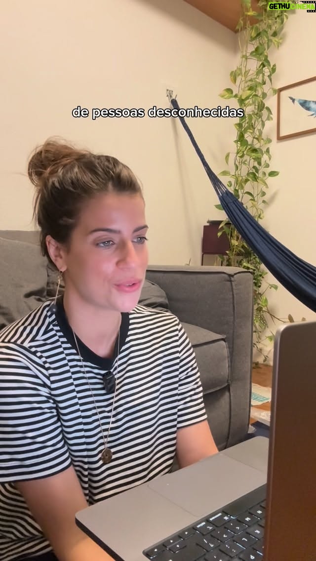 Maria Bopp - 131.4K Likes - super ocupada drenando minha energia vital e vocês?