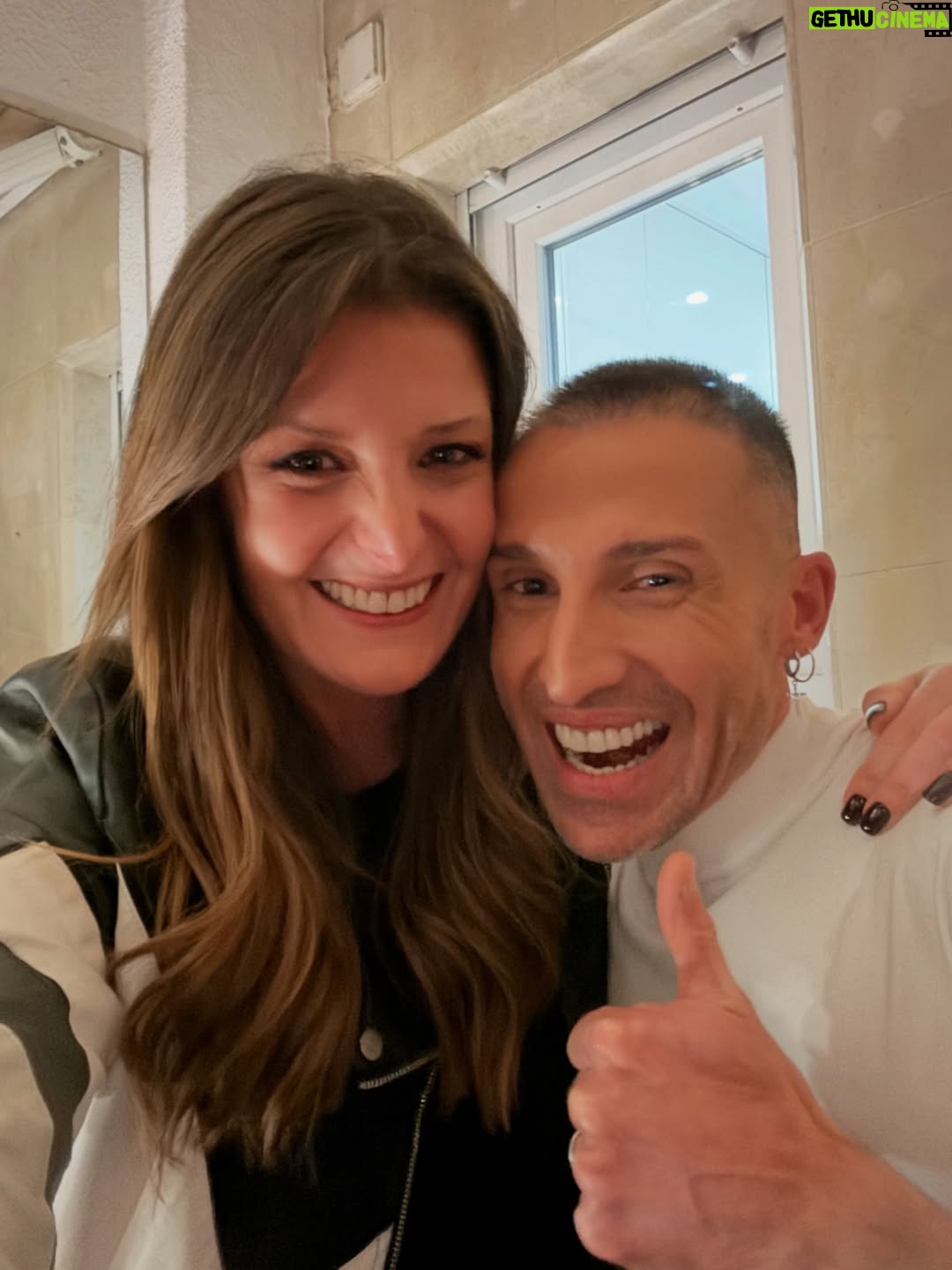 Maria Botelho Moniz - 50.9K Likes - Todos um bocadinho meus. Para sempre! ♥️
Vejam no último vídeo o presente lindo que o Filipe me deu que me deixou de queixo caído e lágrimas nos olhos 🥺
