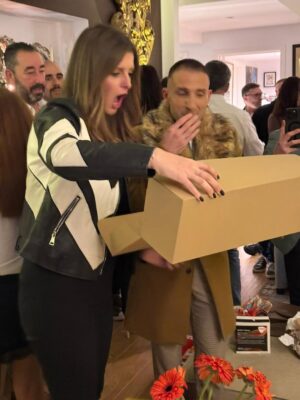 Maria Botelho Moniz Instagram - Todos um bocadinho meus. Para sempre! ♥️
Vejam no último vídeo o presente lindo que o Filipe me deu que me deixou de queixo caído e lágrimas nos olhos 🥺