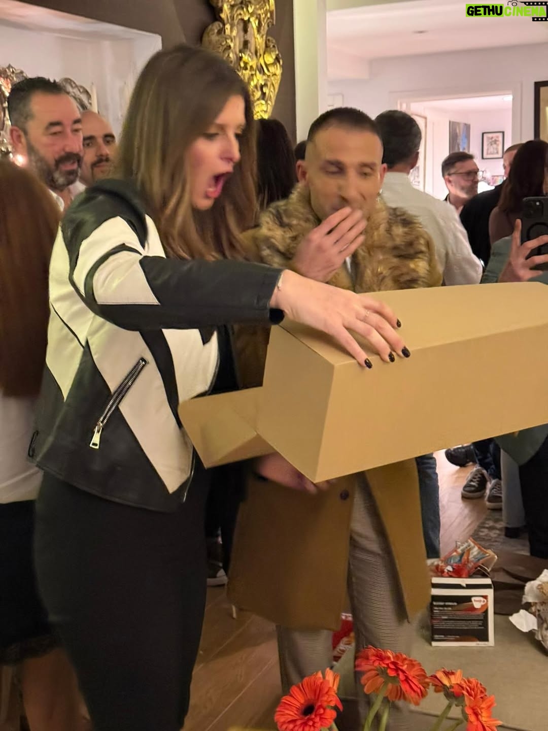 Maria Botelho Moniz - 50.9K Likes - Todos um bocadinho meus. Para sempre! ♥️
Vejam no último vídeo o presente lindo que o Filipe me deu que me deixou de queixo caído e lágrimas nos olhos 🥺