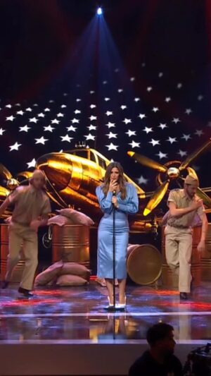 Maria Botelho Moniz Instagram - Estamos a sentir a performance da nossa Maria 💙 O que acharam deste momento na Gala de Aniversário da TVI? 🤩

#TVI33Anos