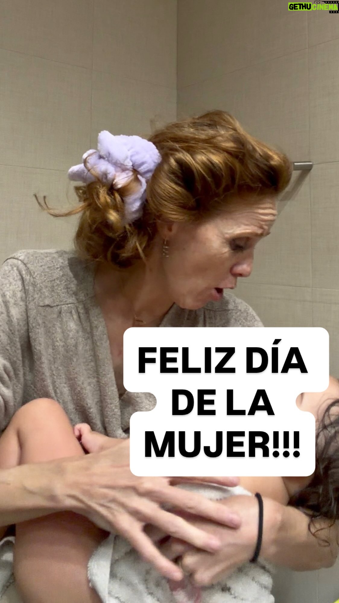 María Castro - 18.4K Likes - FELIZ DÍA DE LA MUJER! 
Ojalá mi vídeo os alegre el día, os llene y os acompañe en cada momento de oscuridad!
Fuertes, guerreras, válidas… todas