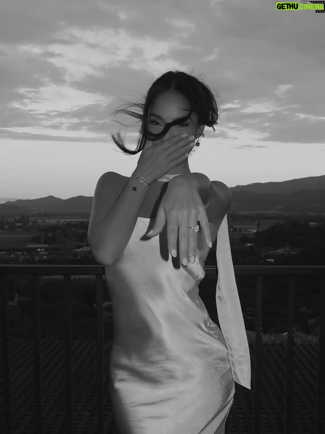 María Chacón - 212K Likes - para siempre, contigo… 💍♾️

always & forever 🤍🪙✨