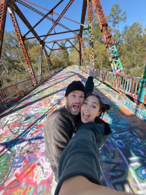 María Chacón Instagram - 2025 fue un año de sueños cumplidos y de un corazón lleno de amor y gratitud. La vida se volvió un poco más lenta, no para frenar, sino para aprender a saborear lo que de verdad importa. Cerré ciclos que me dieron tanto y abrí nuevos que muero por compartir con ustedes. Gracias por cada momento vivido y por este corazón tan lleno. 🤍