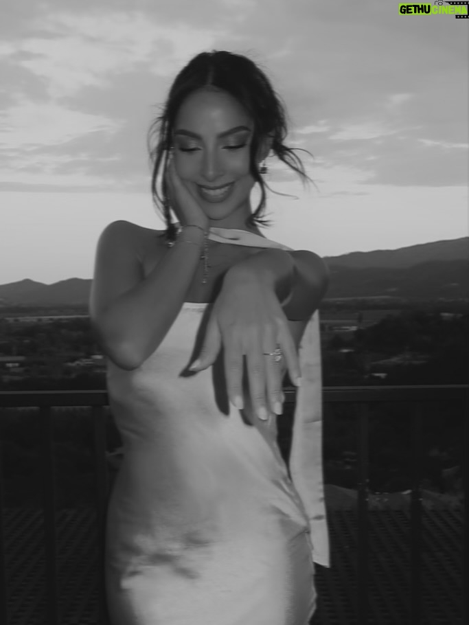María Chacón - 212K Likes - para siempre, contigo… 💍♾️

always & forever 🤍🪙✨