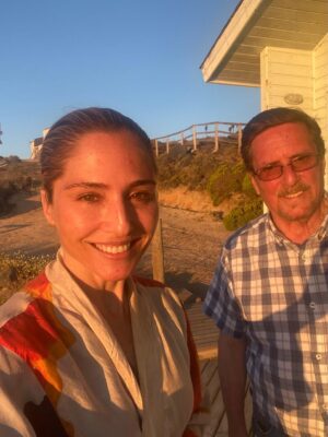 María Elena Swett Instagram - ❌⭕️ Un beso al cielo y el abrazo de horas que quisiera darte!. Hoy 16 de Marzo es el cumpleaños #78 de mi papá, el hombre más noble que conocí en mi vida. 💬 Sé que me estás viendo siempre, y en este mismo segundo mientras escribo aquí para recordarles a todos que es tu cumpleaños. Eres un papá chocho!  Te amo papá❤️
.
.
.
.
.
.
.
.
.
.
.
.
.
.
.
.
.
.
.

#resistehija  #resistemamá