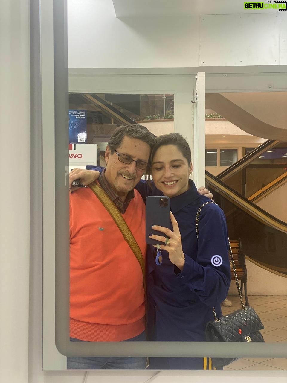 María Elena Swett - 52.2K Likes - ❌⭕️ Un beso al cielo y el abrazo de horas que quisiera darte!. Hoy 16 de Marzo es el cumpleaños #78 de mi papá, el hombre más noble que conocí en mi vida. 💬 Sé que me estás viendo siempre, y en este mismo segundo mientras escribo aquí para recordarles a todos que es tu cumpleaños. Eres un papá chocho!  Te amo papá❤️
.
.
.
.
.
.
.
.
.
.
.
.
.
.
.
.
.
.
.

#resistehija  #resistemamá