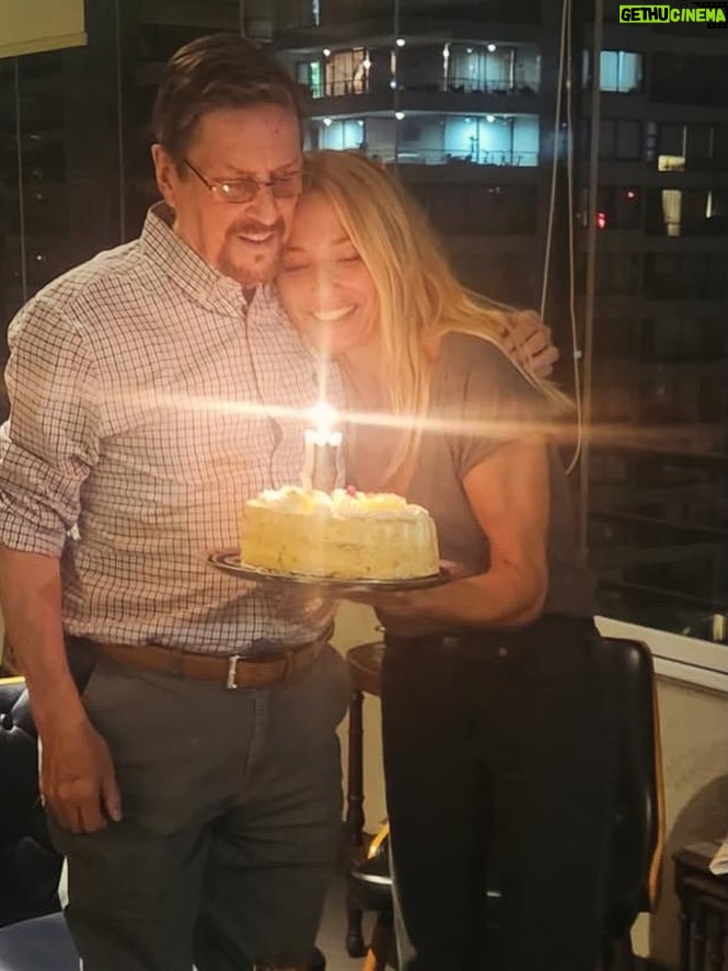 María Elena Swett - 52.2K Likes - ❌⭕️ Un beso al cielo y el abrazo de horas que quisiera darte!. Hoy 16 de Marzo es el cumpleaños #78 de mi papá, el hombre más noble que conocí en mi vida. 💬 Sé que me estás viendo siempre, y en este mismo segundo mientras escribo aquí para recordarles a todos que es tu cumpleaños. Eres un papá chocho!  Te amo papá❤️
.
.
.
.
.
.
.
.
.
.
.
.
.
.
.
.
.
.
.

#resistehija  #resistemamá