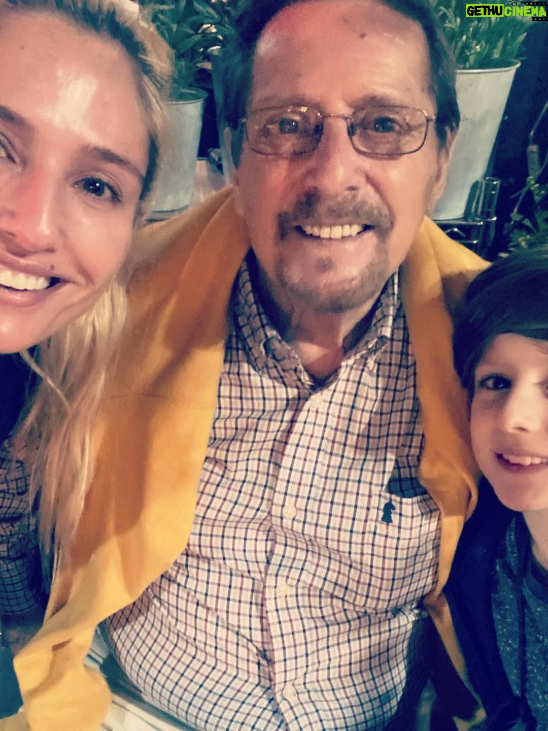 María Elena Swett - 52.2K Likes - ❌⭕️ Un beso al cielo y el abrazo de horas que quisiera darte!. Hoy 16 de Marzo es el cumpleaños #78 de mi papá, el hombre más noble que conocí en mi vida. 💬 Sé que me estás viendo siempre, y en este mismo segundo mientras escribo aquí para recordarles a todos que es tu cumpleaños. Eres un papá chocho!  Te amo papá❤️
.
.
.
.
.
.
.
.
.
.
.
.
.
.
.
.
.
.
.

#resistehija  #resistemamá