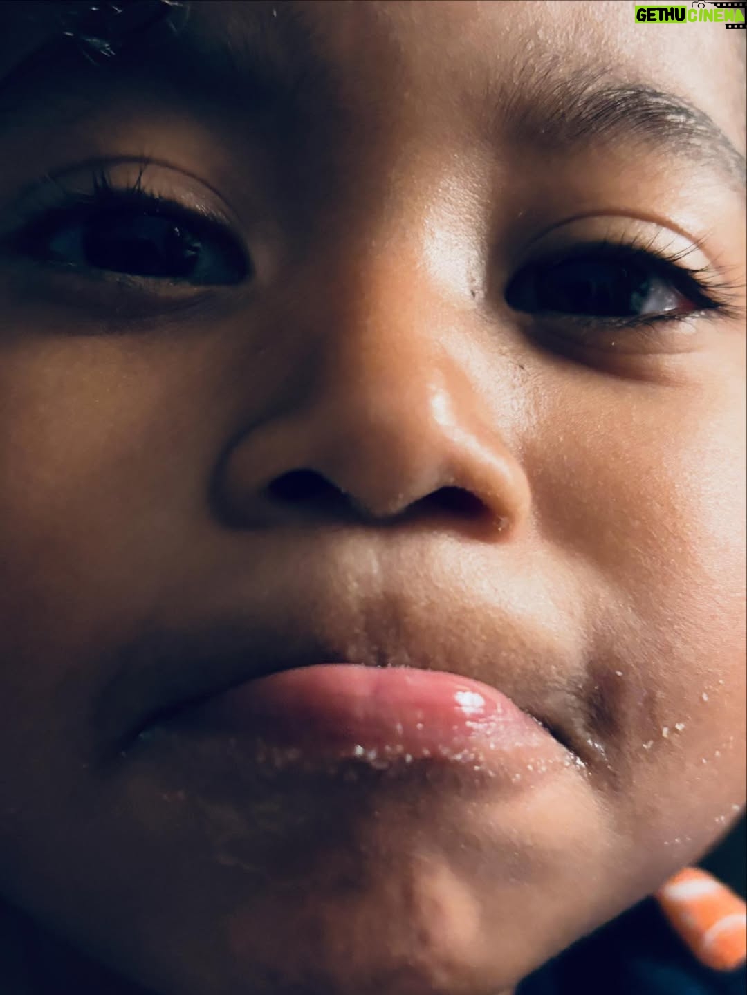 Maria Gadú - 23.2K Likes - 3 anos. Menina maneira, inteligente, com humor sarcástico e doçura abundante. Tinhosinha e decidida. Sabe conquistar, é flamenguista de coração mas adora o Palmeiras, o importante é todo dia ter camisa de time. Adora boi: boi da cara preta, garantido, caprichoso, boi do Maranhão. Minha amada, tesouro da família, que vc tenha tudo o que for necessário pra conservar suas alegrias e ninar suas tristezas. Te amo o tempo todinho. Viva Alice Monifa!!!!!!!! Feliz aniversário, tchuninkins. (Trilha sonora da música preferida dela dessa semana🥹)