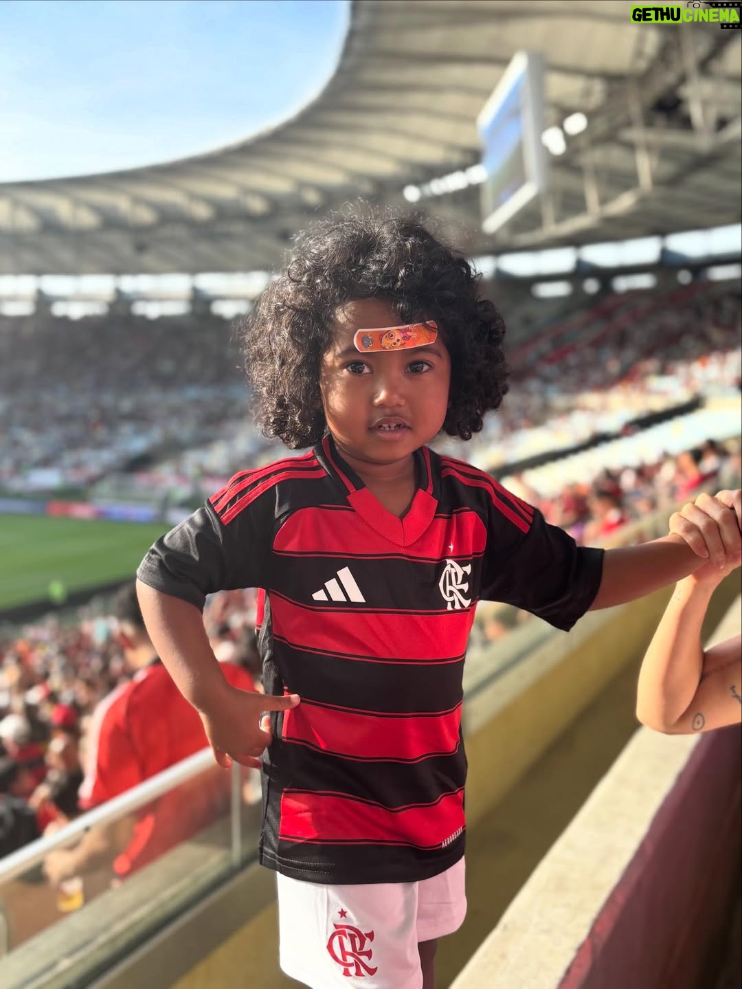 Maria Gadú - 23.2K Likes - 3 anos. Menina maneira, inteligente, com humor sarcástico e doçura abundante. Tinhosinha e decidida. Sabe conquistar, é flamenguista de coração mas adora o Palmeiras, o importante é todo dia ter camisa de time. Adora boi: boi da cara preta, garantido, caprichoso, boi do Maranhão. Minha amada, tesouro da família, que vc tenha tudo o que for necessário pra conservar suas alegrias e ninar suas tristezas. Te amo o tempo todinho. Viva Alice Monifa!!!!!!!! Feliz aniversário, tchuninkins. (Trilha sonora da música preferida dela dessa semana🥹)