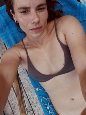 María Gracia Omegna Instagram - Verano y soledad. 😎