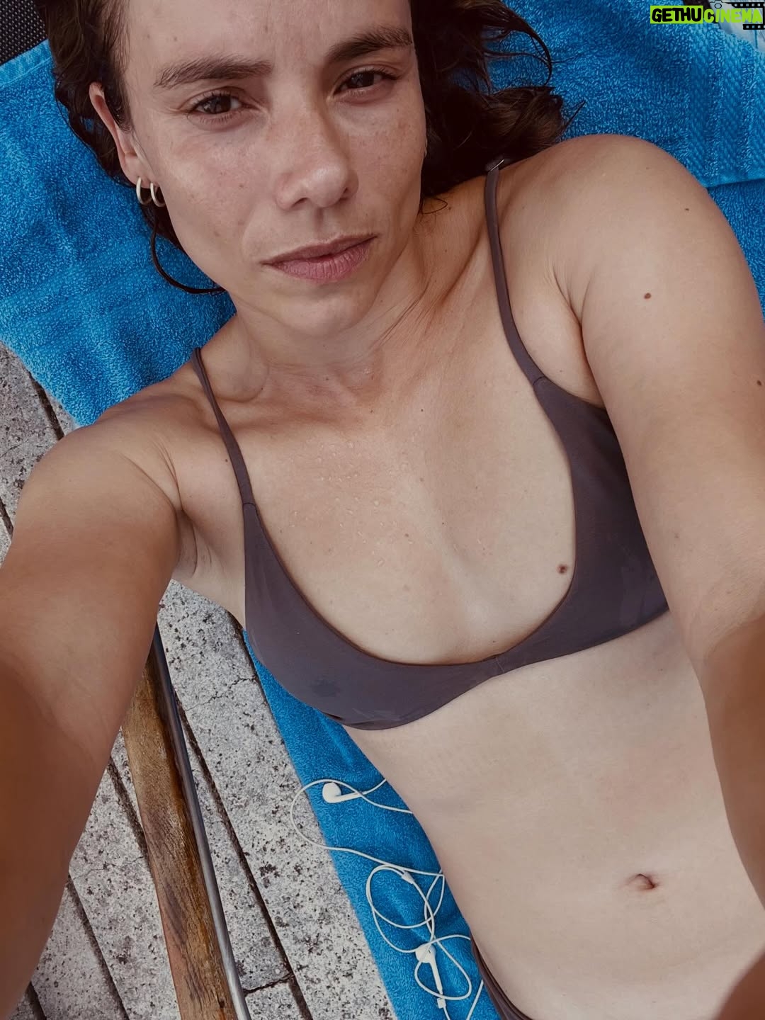 María Gracia Omegna - 21.9K Likes - Verano y soledad. 😎