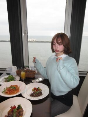 Maria Kurotaki Instagram - 冬のいろいろ🪾
北海道が大好きです。小樽も大好きです。
改めて、ここに生まれて良かったなと思える場所です☃️

あ〜スキーがしたい　スノボがしたい