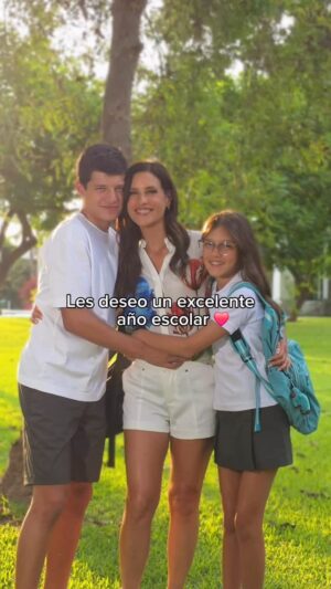 María Pía Copello Instagram - Hoy es uno de esos días que se quedan tatuados en el corazón. ✨ El primer día de clase de mis últimos hijos en etapa escolar… y no sé en qué momento crecieron tanto. Antes sus mochilas parecían enormes y ahora los enormes son ellos. 🥹
Que este año esté lleno de aprendizajes, amistades y sueños que empiecen a tomar forma. ¡Los amo! ❤️