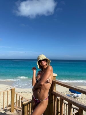 Mariana Fabbiani Instagram - Dumpcito desde el paraíso 🦩☀️🌊