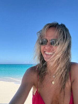 Mariana Fabbiani Instagram - Dumpcito desde el paraíso 🦩☀️🌊