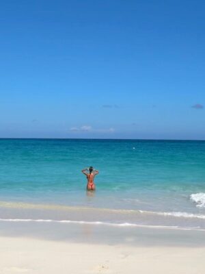 Mariana Fabbiani Instagram - Dumpcito desde el paraíso 🦩☀️🌊