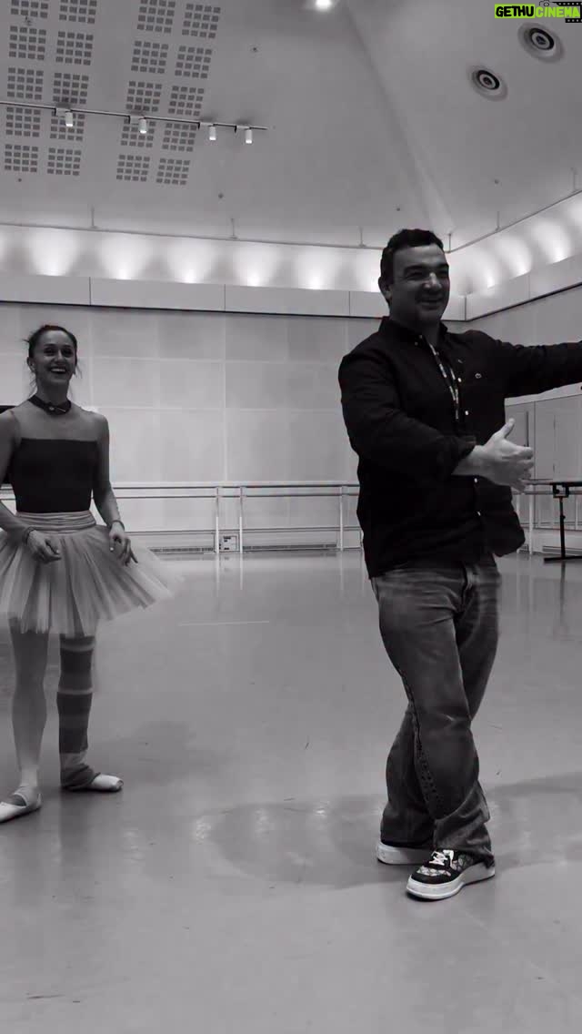 Marianela Núñez - 24.2K Likes - Fundamental para el cuidado capilar 😂

Regalo de nuestros amigos de @lapuissance.oficial para Marianela Núñez post clase de ballet

Pueden ver el vlog completo en mi canal de YouTube