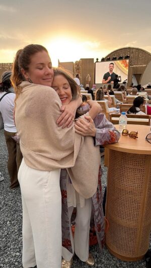 Marianne Williamson Instagram - One question that sits with me every single day -what truly brings humans closer together? 🤍 I couldn’t think of a better person to explore this with than my dear friend @mariannewilliamson This is just the beginning of a conversation that I know will stay with you. Part 1
#closertogether #sophiegregoiretrudeau #loveandconnection #mentalhealthawareness #selfawareness