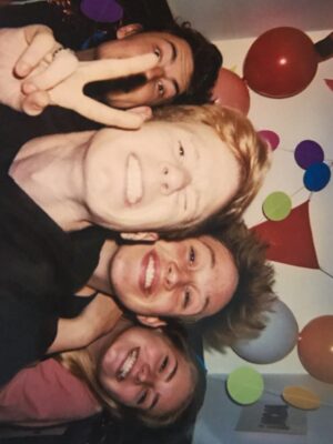 Marije Zuurveld Instagram - 2016 Marije die stopte met school, niet wist waar ze aan begon, haar weg en mensen vond op het internet ❤️ (inclusief skinny jeans met vans combo)