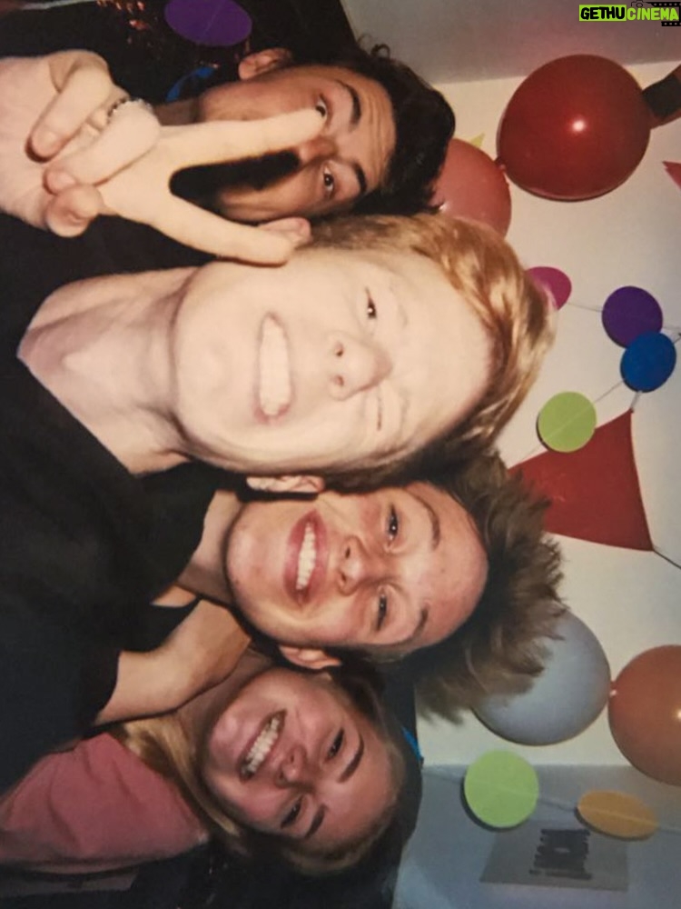 Marije Zuurveld - 11K Likes - 2016 Marije die stopte met school, niet wist waar ze aan begon, haar weg en mensen vond op het internet ❤️ (inclusief skinny jeans met vans combo)