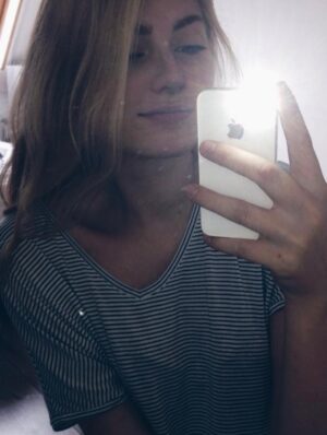 Marije Zuurveld Instagram - 2016 Marije die stopte met school, niet wist waar ze aan begon, haar weg en mensen vond op het internet ❤️ (inclusief skinny jeans met vans combo)