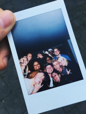 Marije Zuurveld Instagram - 2016 Marije die stopte met school, niet wist waar ze aan begon, haar weg en mensen vond op het internet ❤️ (inclusief skinny jeans met vans combo)