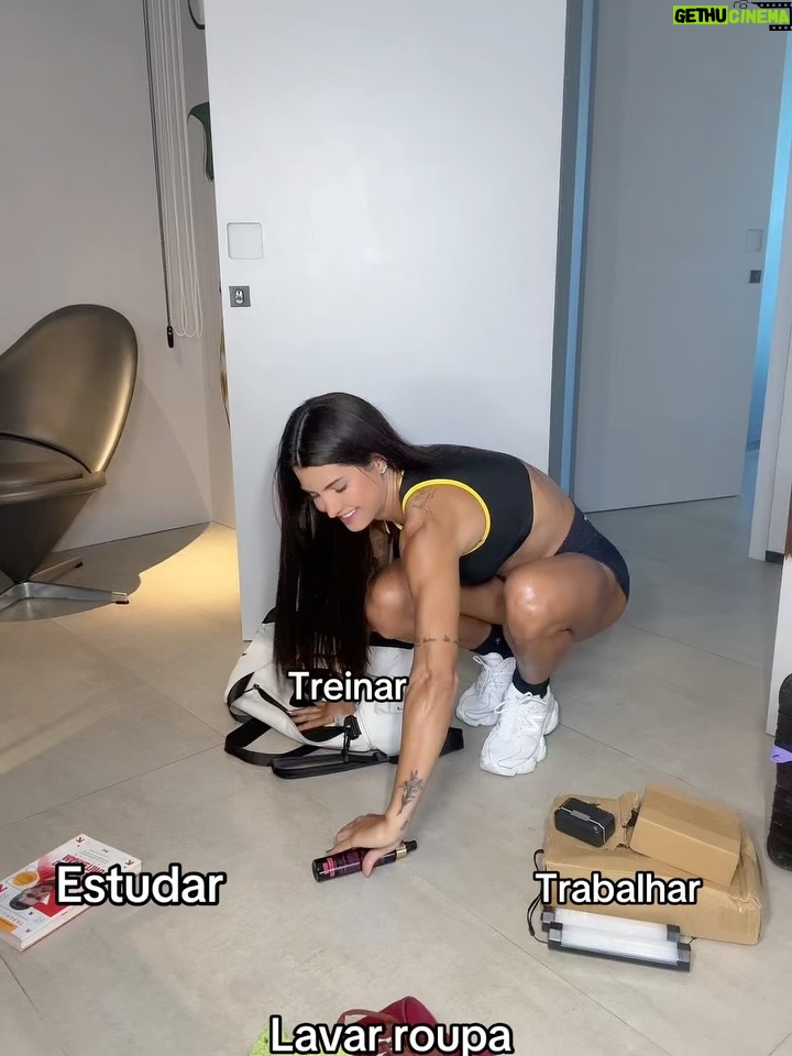 Marina Ferrari - 46.8K Likes - Comecei a semana VIVÍSSIMA E VIVENDO 🫡🫶🏽 BORA