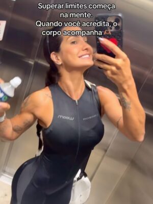 Marina Ferrari Instagram - Comecei a semana VIVÍSSIMA E VIVENDO 🫡🫶🏽 BORA