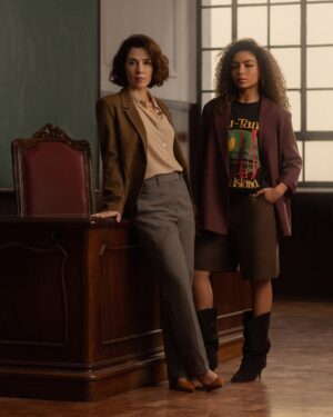Marjorie Estiano Instagram - Uma série brasileira de drama jurídico? ISSO MESMO. Inspirada em uma história real, Habeas Corpus conta a história de uma professora de Direito (Marjorie Estiano) que lidera um grupo de revisão criminal para tentar provar a inocência de um jovem condenado. O que ela não sabe é que sua aluna mais brilhante (Any Gabrielly) está em busca de reparação por uma trágica injustiça. Com direção de Luiz Villaça, a série Habeas Corpus já está sendo gravada e ainda tem no elenco Danton Mello, Marisa Orth, Naruna Costa, Natália Lage e Vladimir Brichta. Em breve.

📷: Julia Mataruna/Netflix