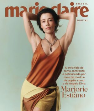 Marjorie Estiano Instagram - Interpretar Ângela Diniz hoje é, antes de tudo, um ato político. Não apenas por revisitar um dos feminicídios mais emblemáticos da história brasileira, mas porque a violência dos anos 1970 segue ativa e operante — com novos nomes e cenários, sob a mesma estrutura. Em um país que insiste em relativizar crimes contra mulheres, a entrega de Marjorie Estiano ultrapassa a atuação: é leitura crítica, enfrentamento ao patriarcado e recusa ao silêncio.

Estrela da capa digital de #MarieClaireJaneiro, @estianomarjorie fala desse papel e das nuances do seu machismo internalizado. “Não gosto de usar sutiã, mas é comum que o faça em certas situações para não me sentir exposta. Penso que, assim, estaria mais protegida de assédios, como quando olham para seu peito ou órgão genital ao falar com você. Os homens não têm pudor em exercer essa invasão porque é natural para eles acessar esse corpo.” A entrevista na íntegra está em #MarieClaireBrasil.

Direção de redação: @mariaritaalonso
Entrevista: @cetronec
Fotos: @hudsonrennan (FSAG)
Direção criativa: @estudiorobertacardoso 
Direção de moda: @larissalucchese 
Beleza: @suabreup (Beltrame) 
Set designer: @cenna_visualecenografia 
Produção executiva: @vandecazimmermann 
Tratamento de imagem: @vetroretouching
Produtor de moda: @renankawano
Produtora set designer: @cacoqueiro_88
Assistente de beleza: @mamaprysthon
Assistente de fotografia: @pedrosaad
Contrarregras: @bruno_alves8618, @walkeerx
