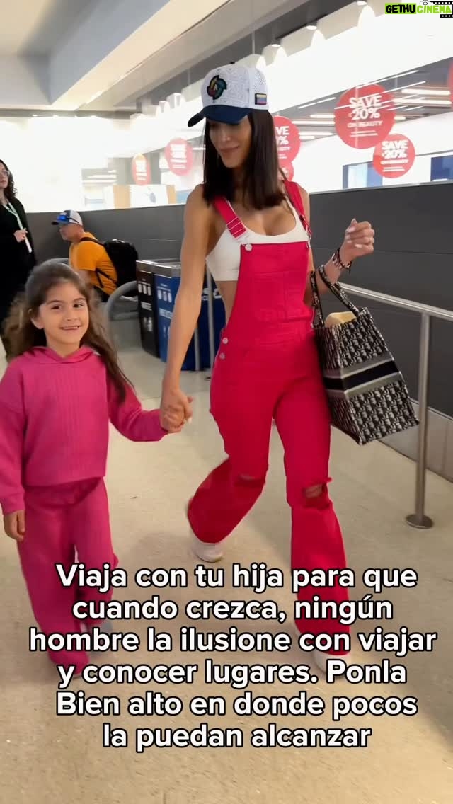 Marjorie Magri - 1.9K Likes - Coloca a tu hija bien alto, en donde no cualquiera la pueda alcanzar 💖 #mireina #mialessandra💖👶🏻💖