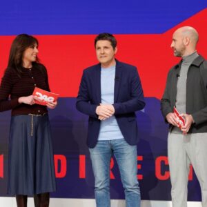 Marta Flich Instagram - @la1_tve refuerza su apuesta por el análisis de la actualidad con #DirectoALaGente

Especial presentado por @martaflich, @mirogonzalo y @jesuscintora este viernes, 9 de enero, después del TD2 en La 1 y @rtveplay 

Con entrevistas exclusivas, invitados, analistas y conexiones en directo con la frontera de Venezuela o con Groenlandia.
