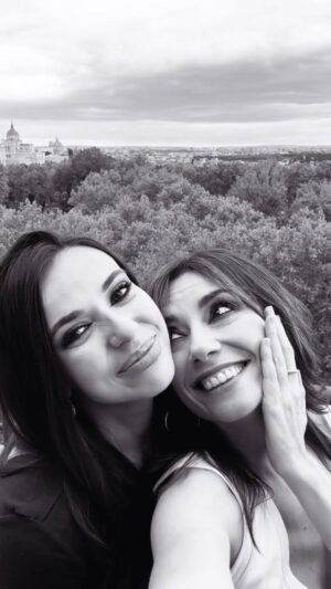Marta Flich Instagram - Mi chica ( @sarahsantaolalla ) y yo. 💕

Si la vida es un rato, vamos a vivirla bonito.