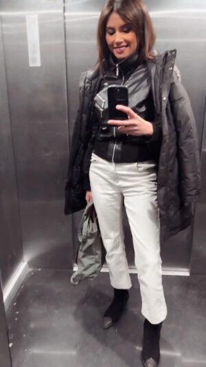 Marta Flich Instagram - Ascensor de salida a casa
Plató de @algrano_rtve
Víctor 💕
@elhuffpost
Siempre bailando 🥳