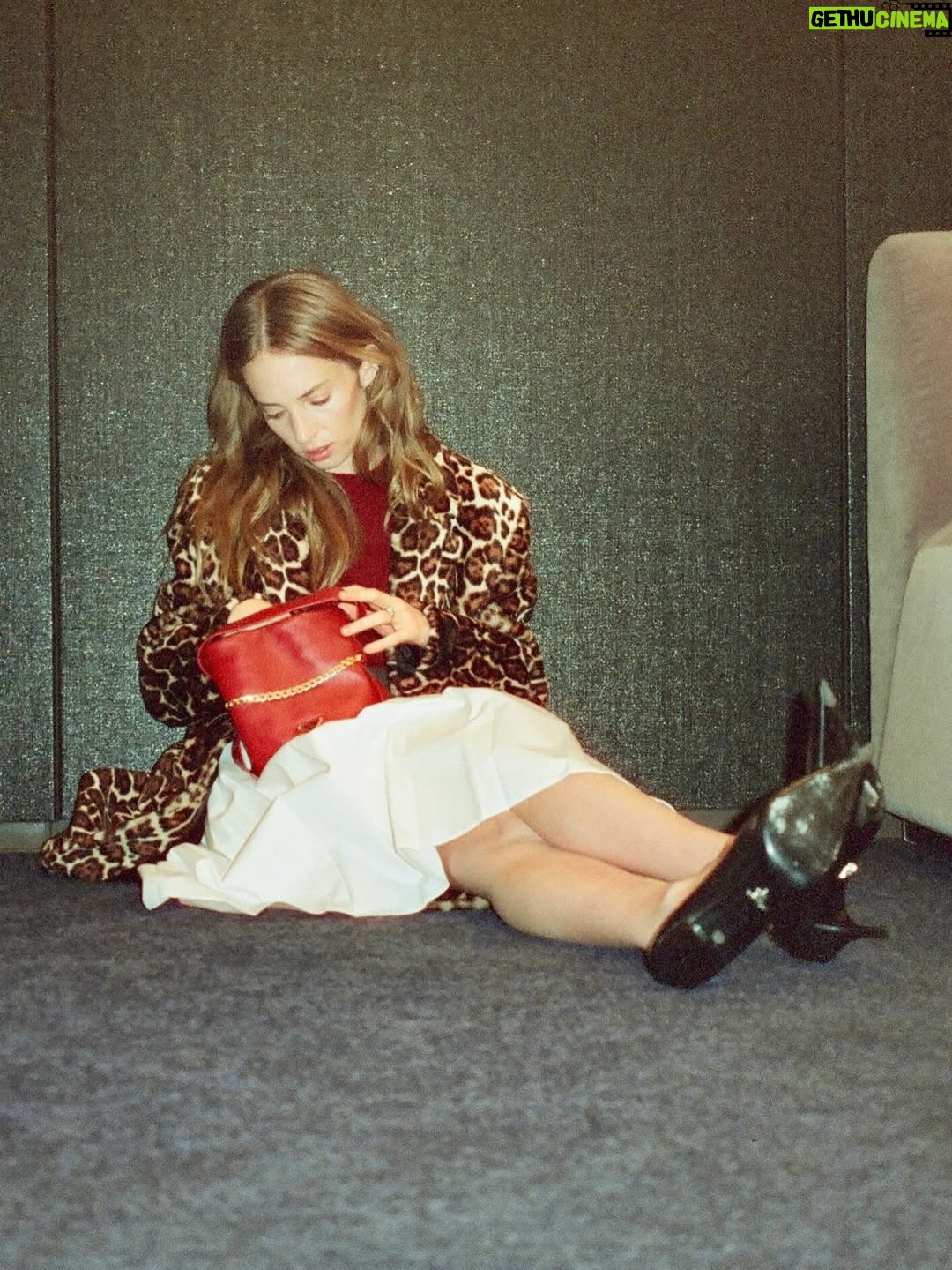 Maya Hawke - 1.5 Million Likes - Hope everyone enjoyed Vol 2 this week

BTS from GMA @prada

📸 @nicolaos.mg