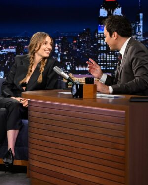 Maya Hawke Instagram - @maya_hawke joins us to talk Season 5 of @strangerthingstv tonight! #StrangerThingsOnFallon #FallonTonight 

📷 @toddowyoung