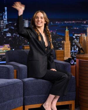 Maya Hawke Instagram - @maya_hawke joins us to talk Season 5 of @strangerthingstv tonight! #StrangerThingsOnFallon #FallonTonight 

📷 @toddowyoung