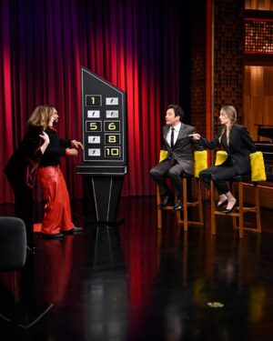 Maya Hawke Instagram - @maya_hawke joins us to talk Season 5 of @strangerthingstv tonight! #StrangerThingsOnFallon #FallonTonight 

📷 @toddowyoung