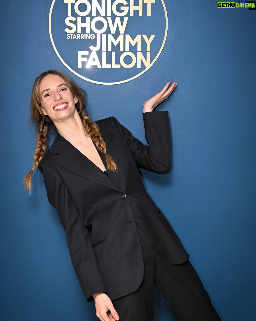 Maya Hawke - 0.9 Million Likes - @maya_hawke joins us to talk Season 5 of @strangerthingstv tonight! #StrangerThingsOnFallon #FallonTonight 

📷 @toddowyoung