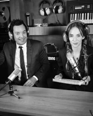 Maya Hawke Instagram - @maya_hawke joins us to talk Season 5 of @strangerthingstv tonight! #StrangerThingsOnFallon #FallonTonight 

📷 @toddowyoung