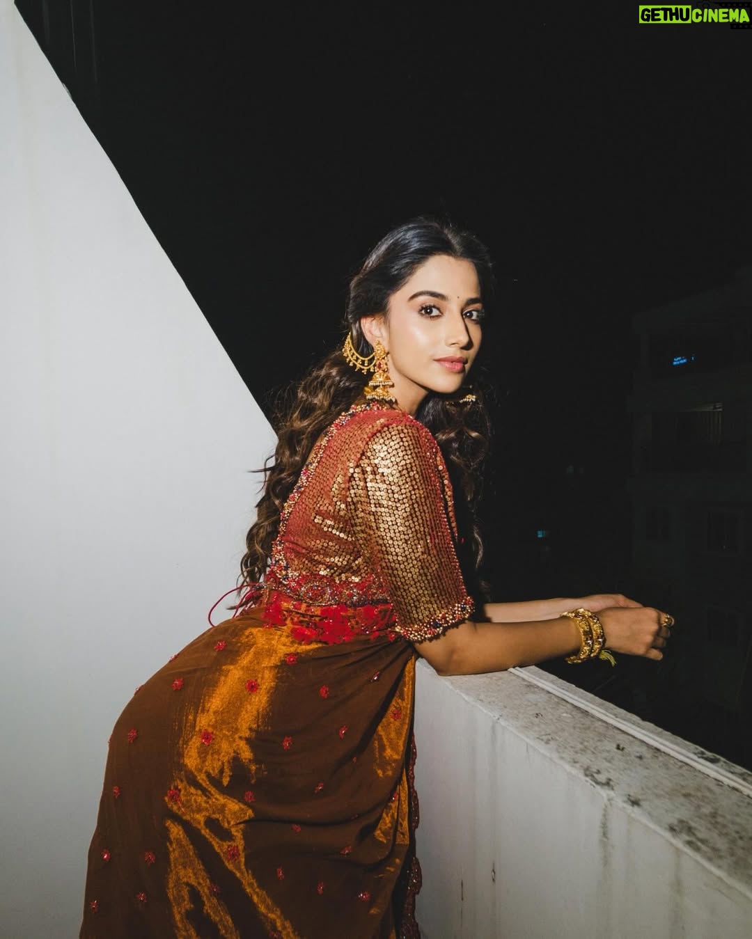 Meenakshi Chaudhary - 568.8K Likes - Saree not sorry 🤓✨ 
.
.
.
.
.
📸 @afrographer 
Stylist: @kalyanik666 
Outfit : @samta_gaudani 
PR : @twotap_social
Jewellery: @bcos_its_silver
Styling team:@aksharamahi7
Hair : @chinnisrinu_stylist 
Make up : @nehaabagga21