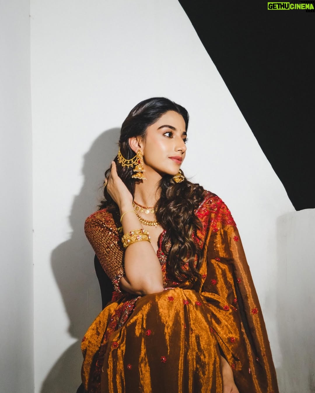 Meenakshi Chaudhary - 568.8K Likes - Saree not sorry 🤓✨ 
.
.
.
.
.
📸 @afrographer 
Stylist: @kalyanik666 
Outfit : @samta_gaudani 
PR : @twotap_social
Jewellery: @bcos_its_silver
Styling team:@aksharamahi7
Hair : @chinnisrinu_stylist 
Make up : @nehaabagga21