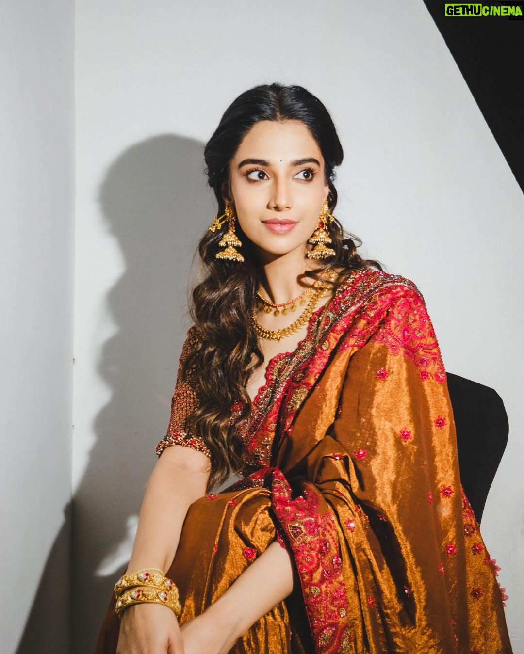 Meenakshi Chaudhary - 568.8K Likes - Saree not sorry 🤓✨ 
.
.
.
.
.
📸 @afrographer 
Stylist: @kalyanik666 
Outfit : @samta_gaudani 
PR : @twotap_social
Jewellery: @bcos_its_silver
Styling team:@aksharamahi7
Hair : @chinnisrinu_stylist 
Make up : @nehaabagga21